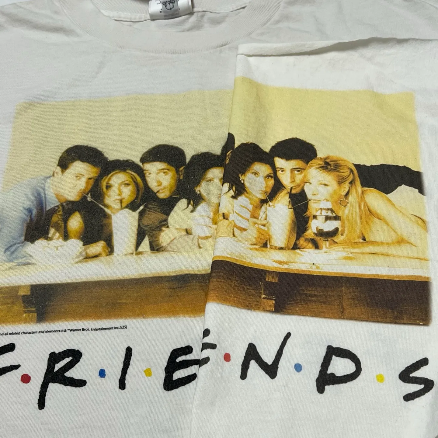 Domestic top printing factory God restores SAINT Mxxxxxx × FRIENDS FRD_SS TEE/FRIENDS/WHT American TV series Friends co-branded short-sleeves White stills TEE Beige S-XL Ready-made garments washed and distressed Correct accessories Friends co-branded wash marks Top purchasing level
